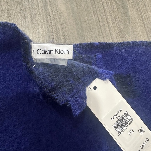 Calvin Klein Blue scarf - Picture 5 of 7